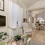 Casa Uccellini With A Romantic Terrace Лукка