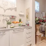 Апартаменты Casa Uccellini With A Romantic Terrace *