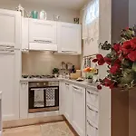 Апартаменты Casa Uccellini With A Romantic Terrace Лукка