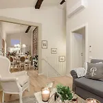 Casa Uccellini With A Romantic Terrace Апартаменты