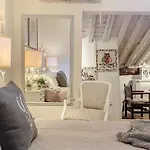 Casa Uccellini With A Romantic Terrace * Лукка