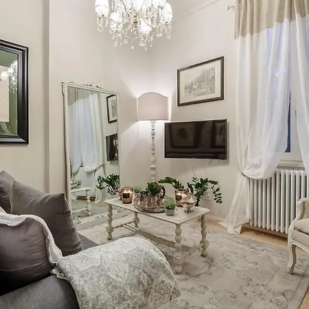 Casa Uccellini With A Romantic Terrace Appartamento *