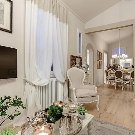 Casa Uccellini With A Romantic Terrace Lucca