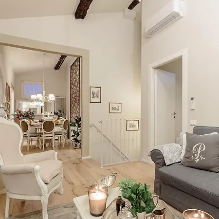 Casa Uccellini With A Romantic Terrace Appartamento