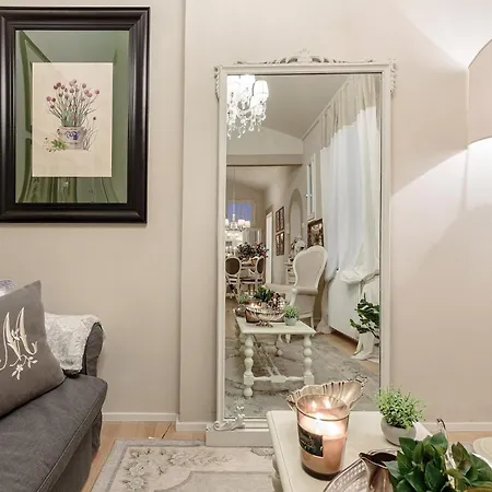 Appartamento Casa Uccellini With A Romantic Terrace Lucca