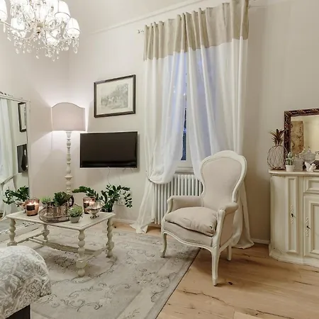 Casa Uccellini With A Romantic Terrace Appartamento