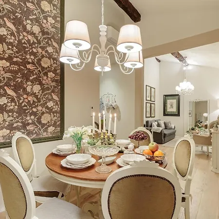 Casa Uccellini With A Romantic Terrace Appartamento