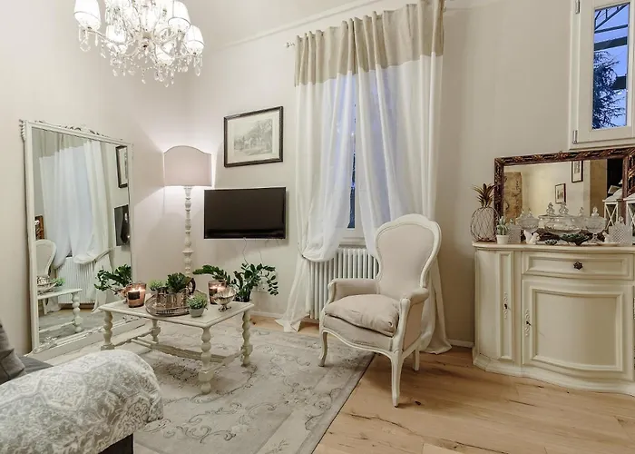 Casa Uccellini With A Romantic Terrace Daire